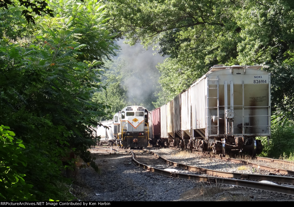 DL 2403 working the yard